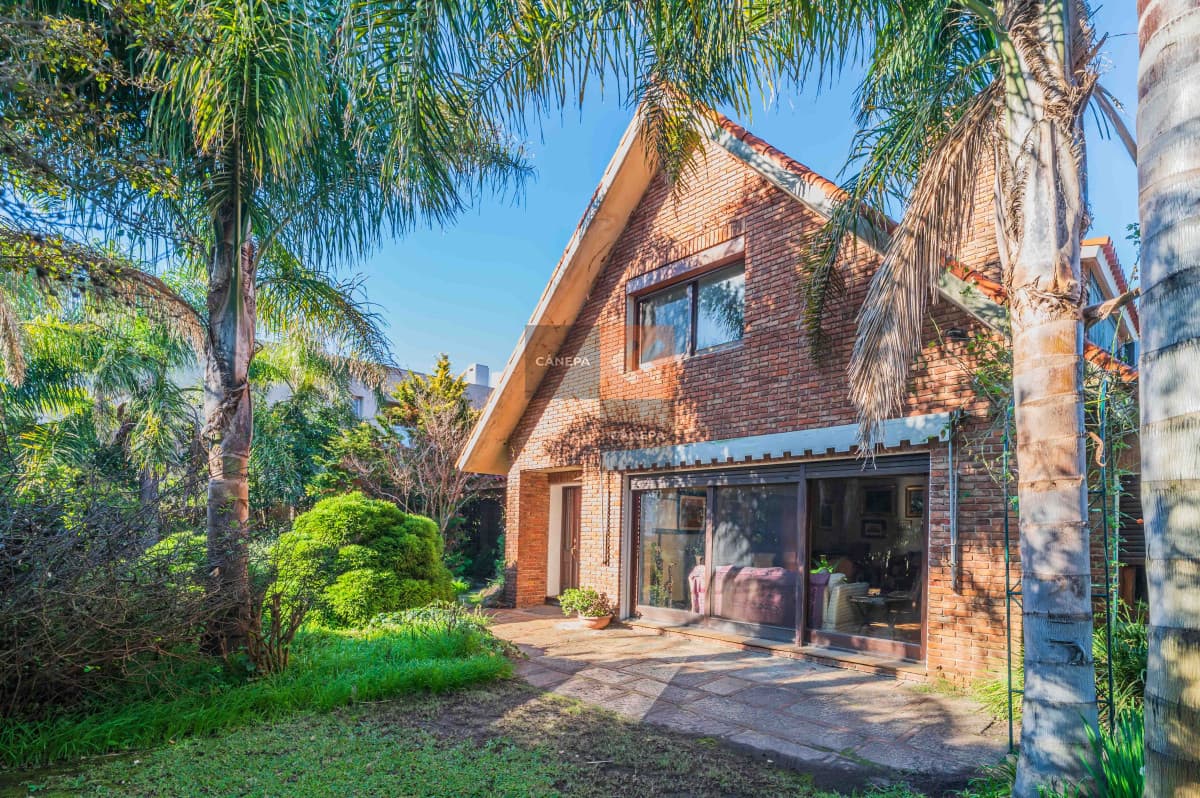 Venta casa de 4 dormitorios en Carrasco Sur