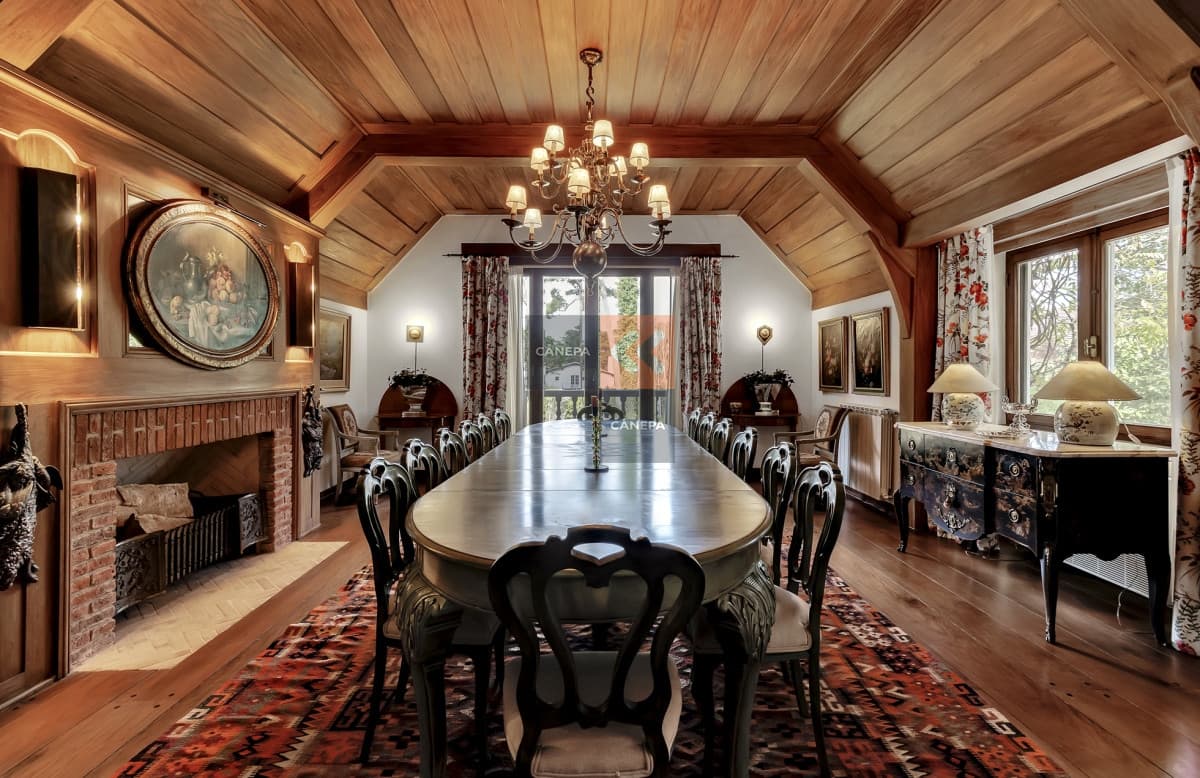 Casa de muy buen tamaño con excelente parque a la venta
