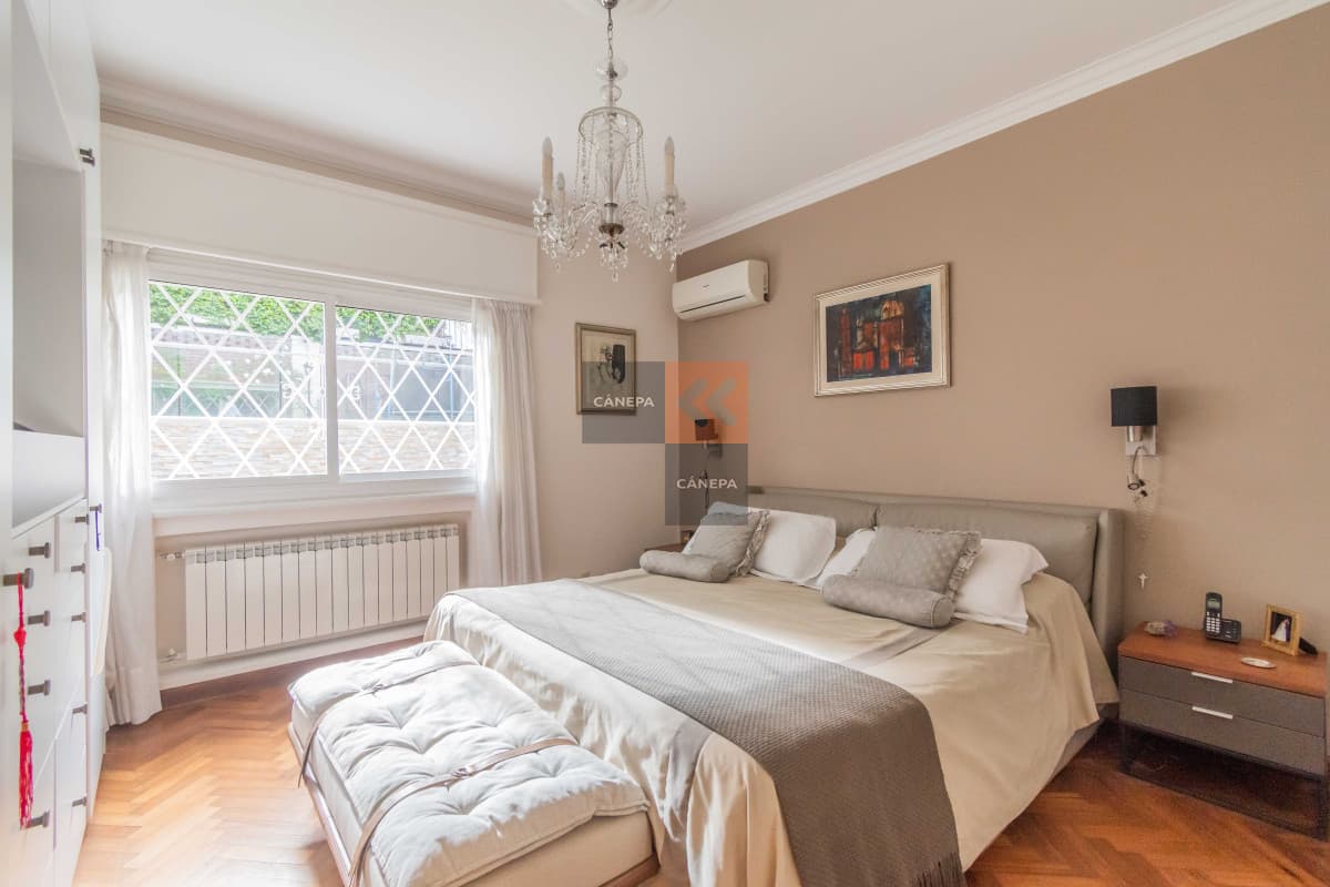 Venta de casa con 4 dormitorios en Punta Carretas