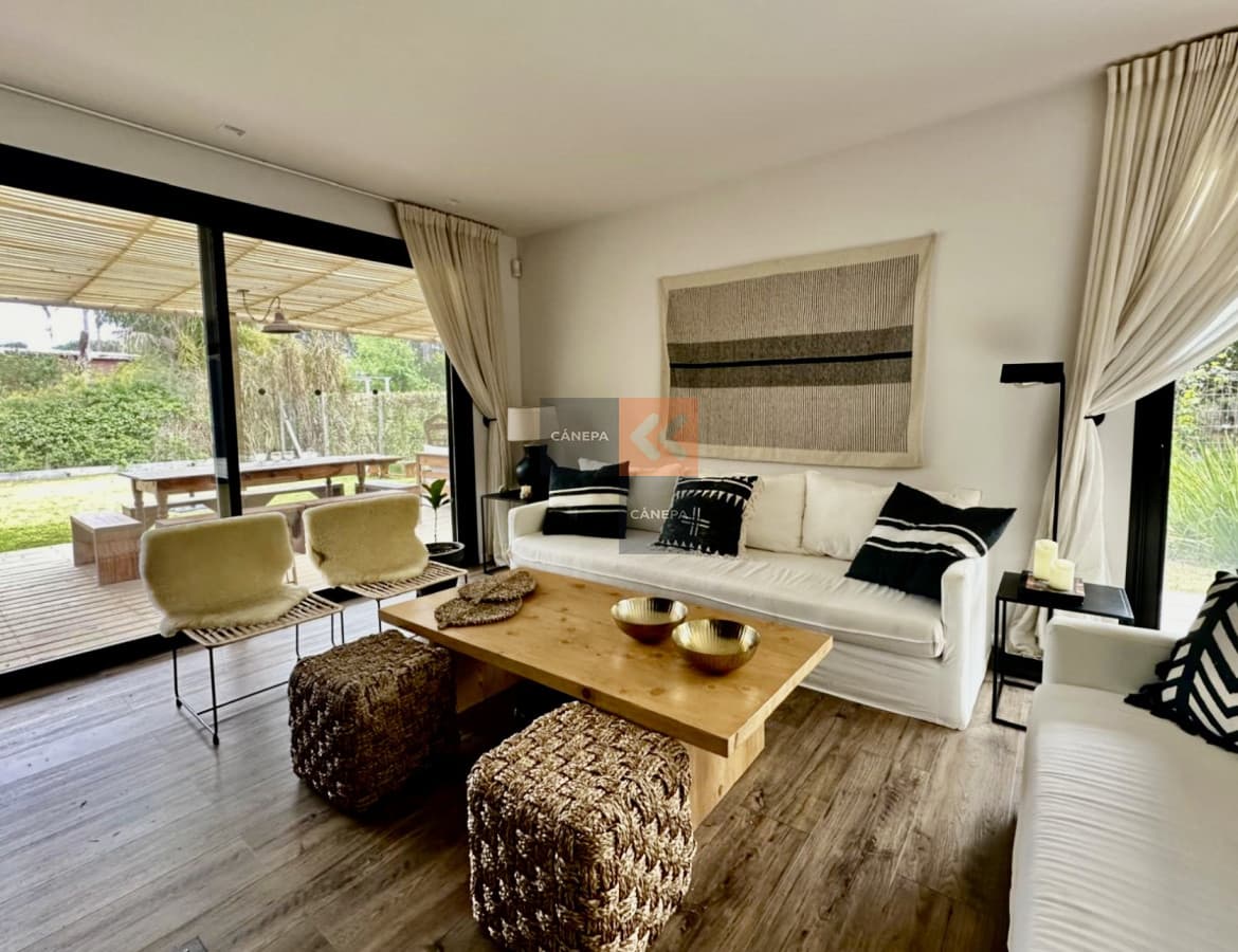 Casa ubicada en Montoya Alquiler disponible segunda de Enero y Febrero