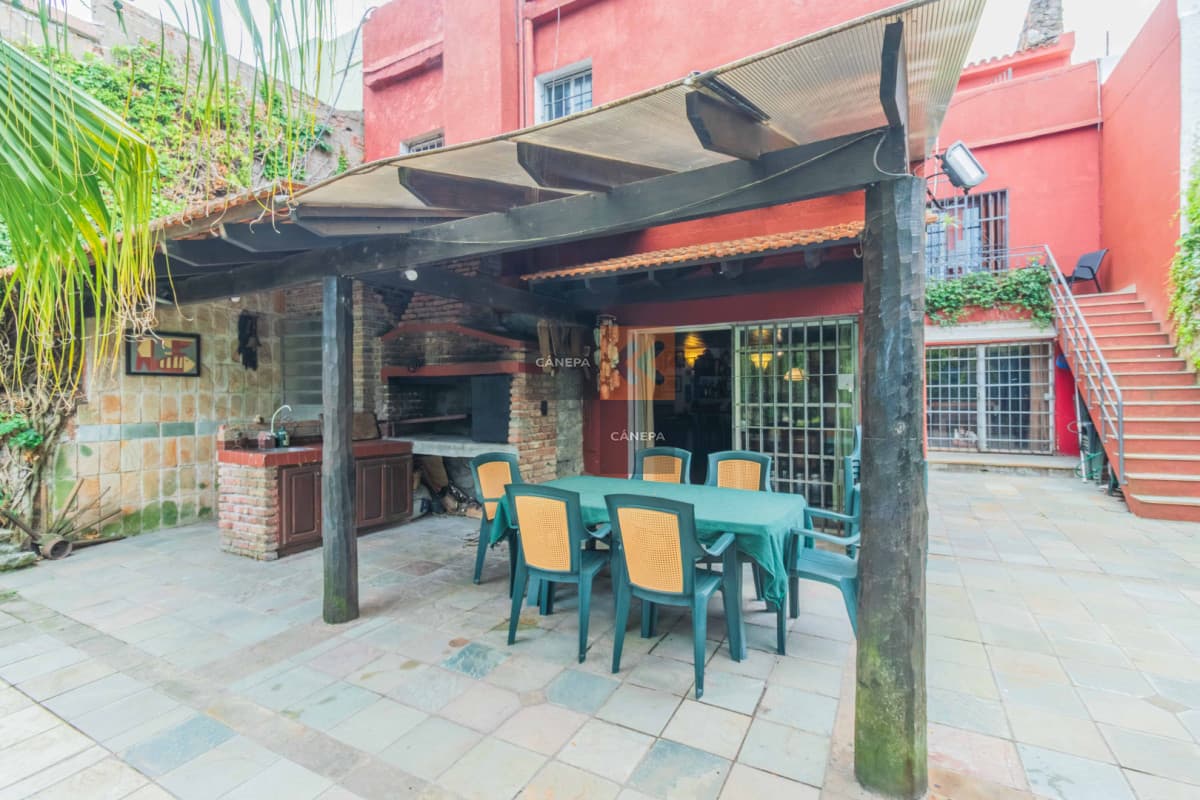 Venta casa de 3 dormitorios + jardín con barbacoa y piscina en Punta Gorda