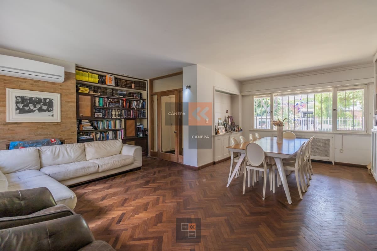 Casa a la venta en Pocitos Nuevo con jardín ! De lo que no hay