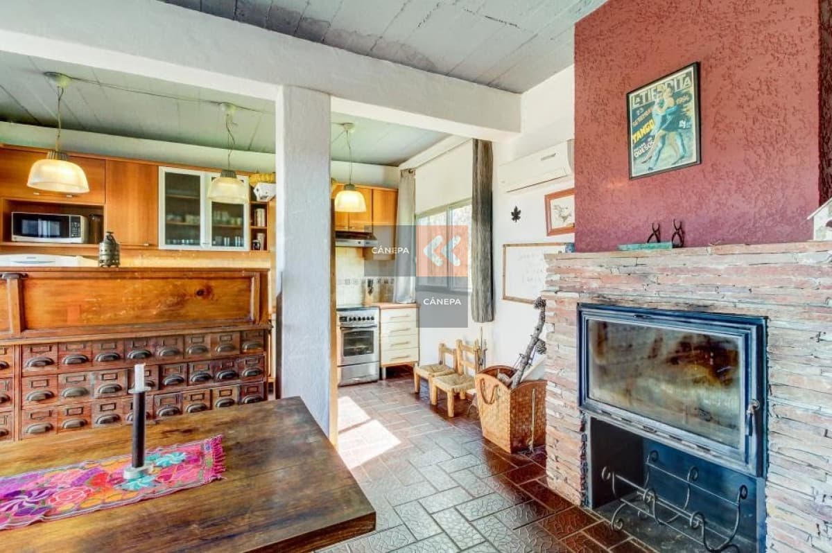 Moderna casa a la venta en Punta Piedra de 4 dormitorios con vista al mar.