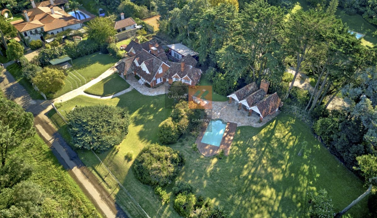 Destacada casa del Arquitecto Arturo J. Dubourg a la venta en El Golf