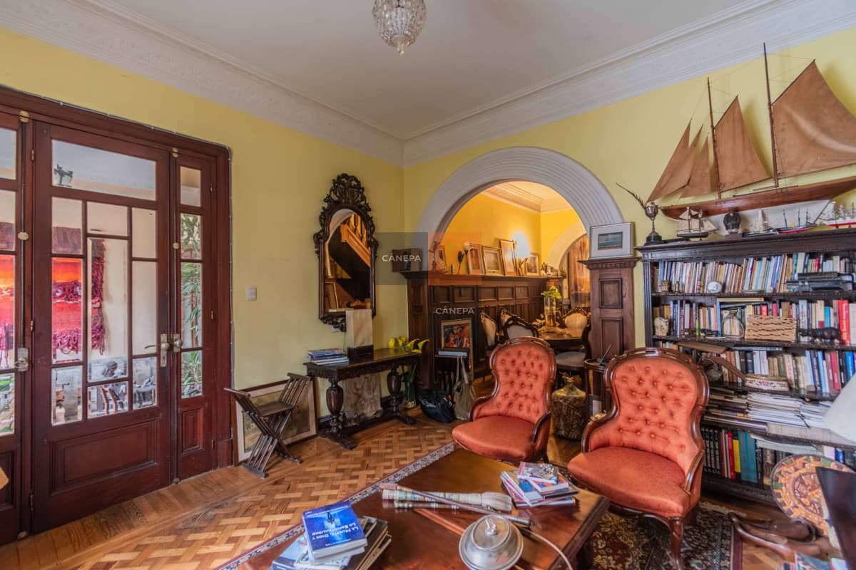Venta casa de 4 dormitorios + jardín con parrillero en Punta Carretas