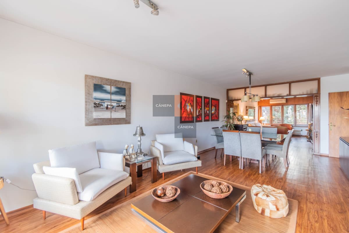 Venta casa de 5 dormitorios en Malvín con jardín con piscina y barbacoa