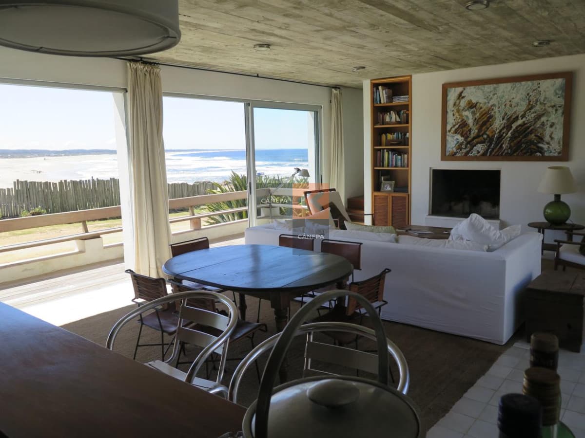 Casa de 5 dormitorios en venta con espectacular vista en La Pedrera