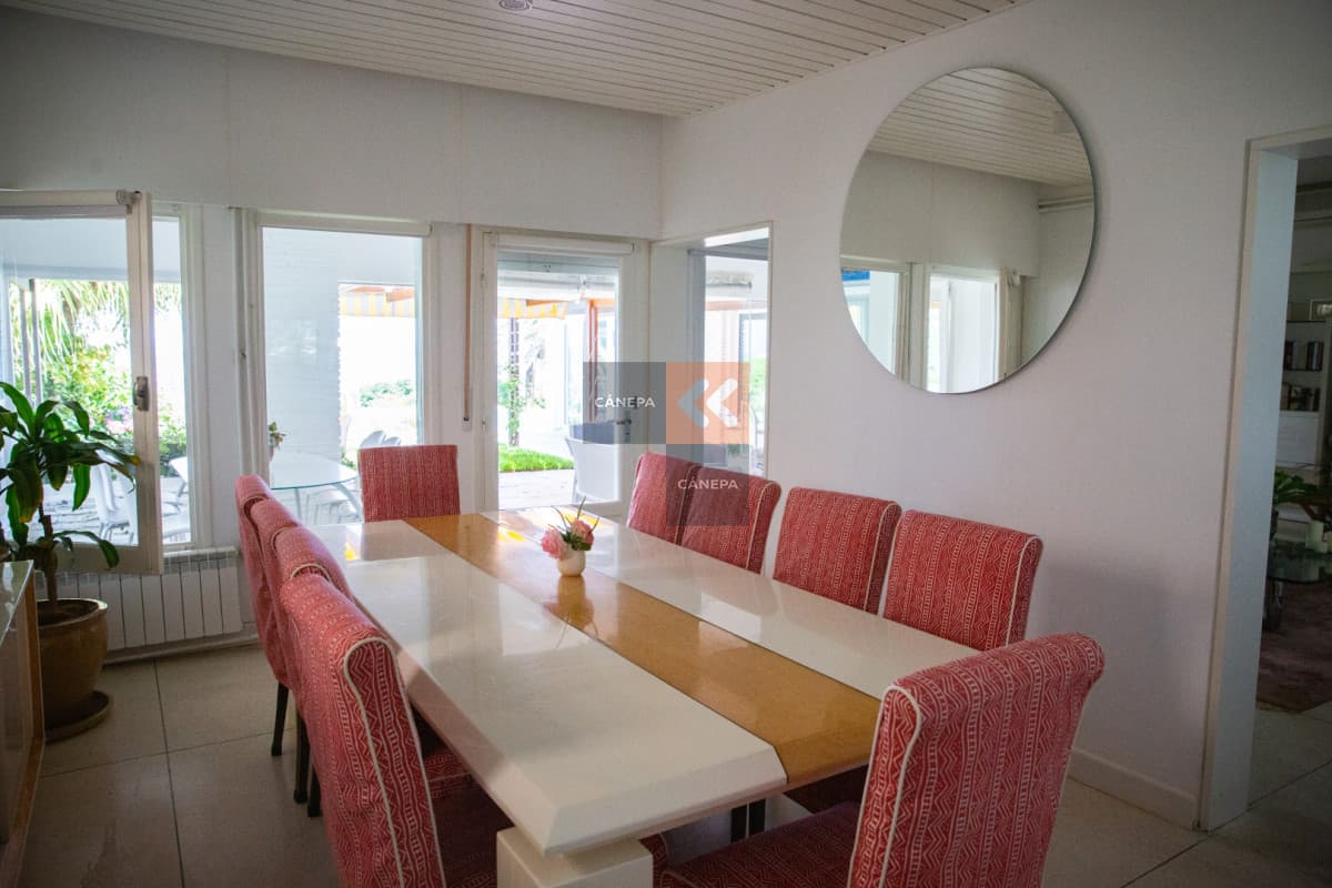 En Zona Península, espectacular casa con 8 dormitorios