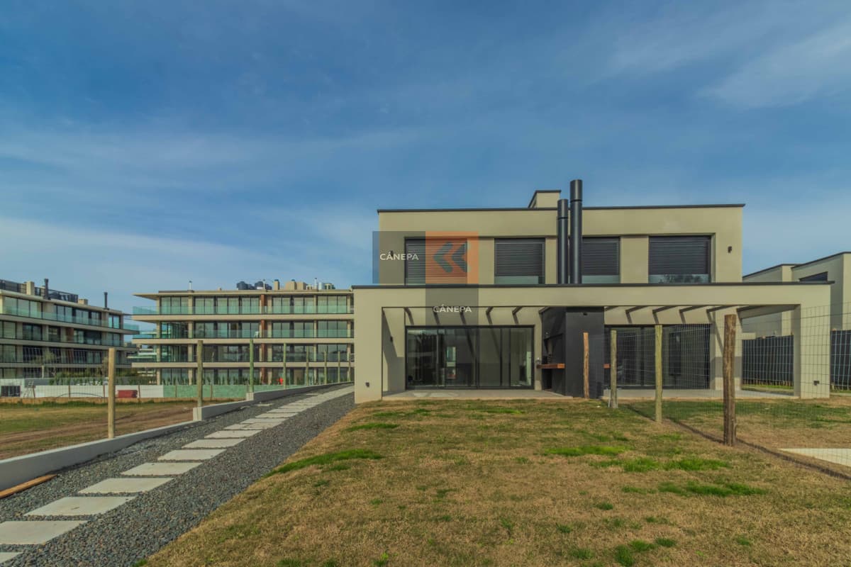 Venta casa de 4 dormitorios en Barrio Parques
