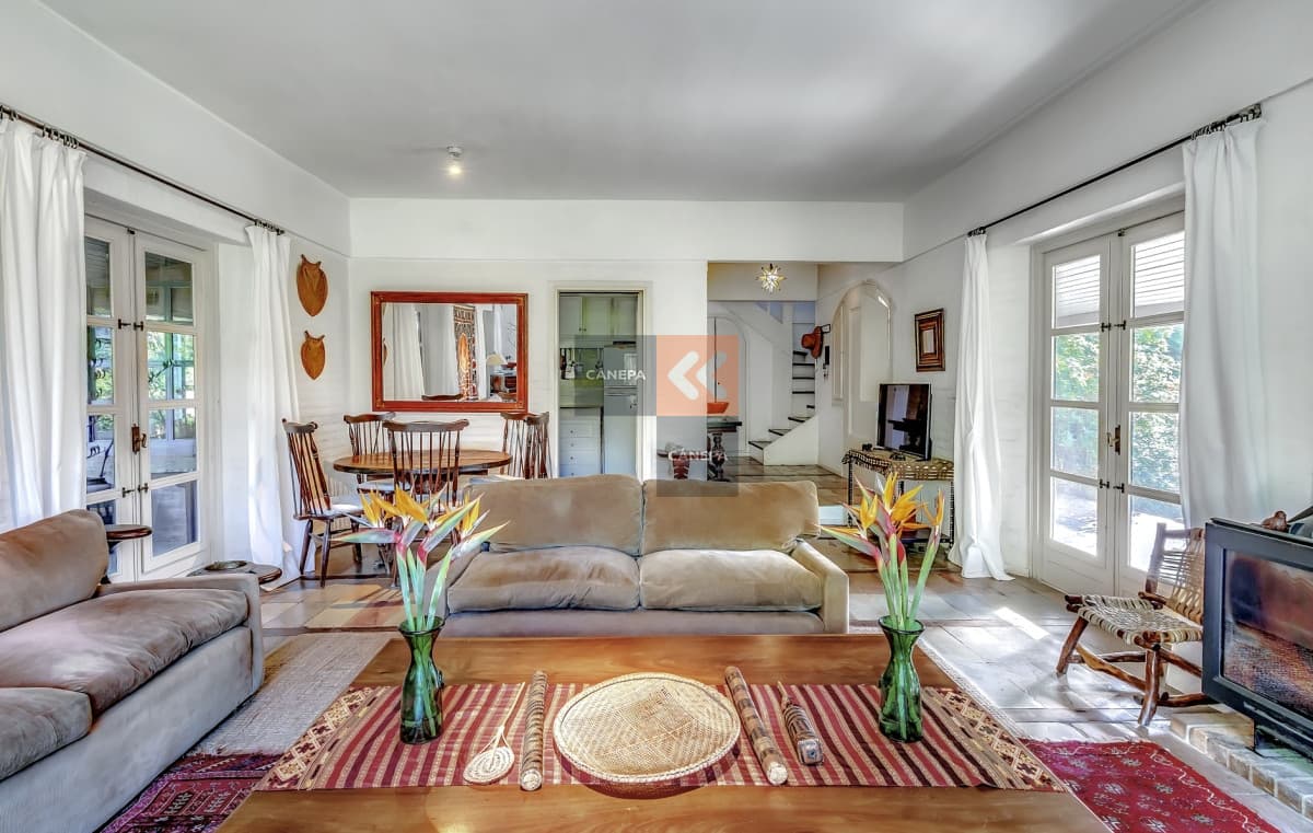 Excelente casa esquinera en venta