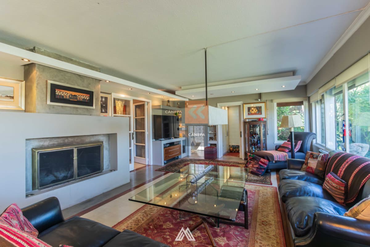 Venta casa de 7 dormitorios en Carrasco con barbacoa y piscina