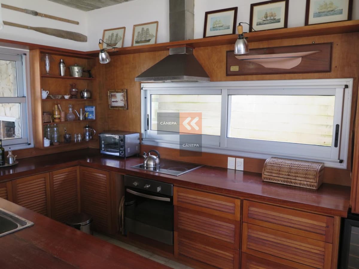 Casa de 5 dormitorios en venta con espectacular vista en La Pedrera