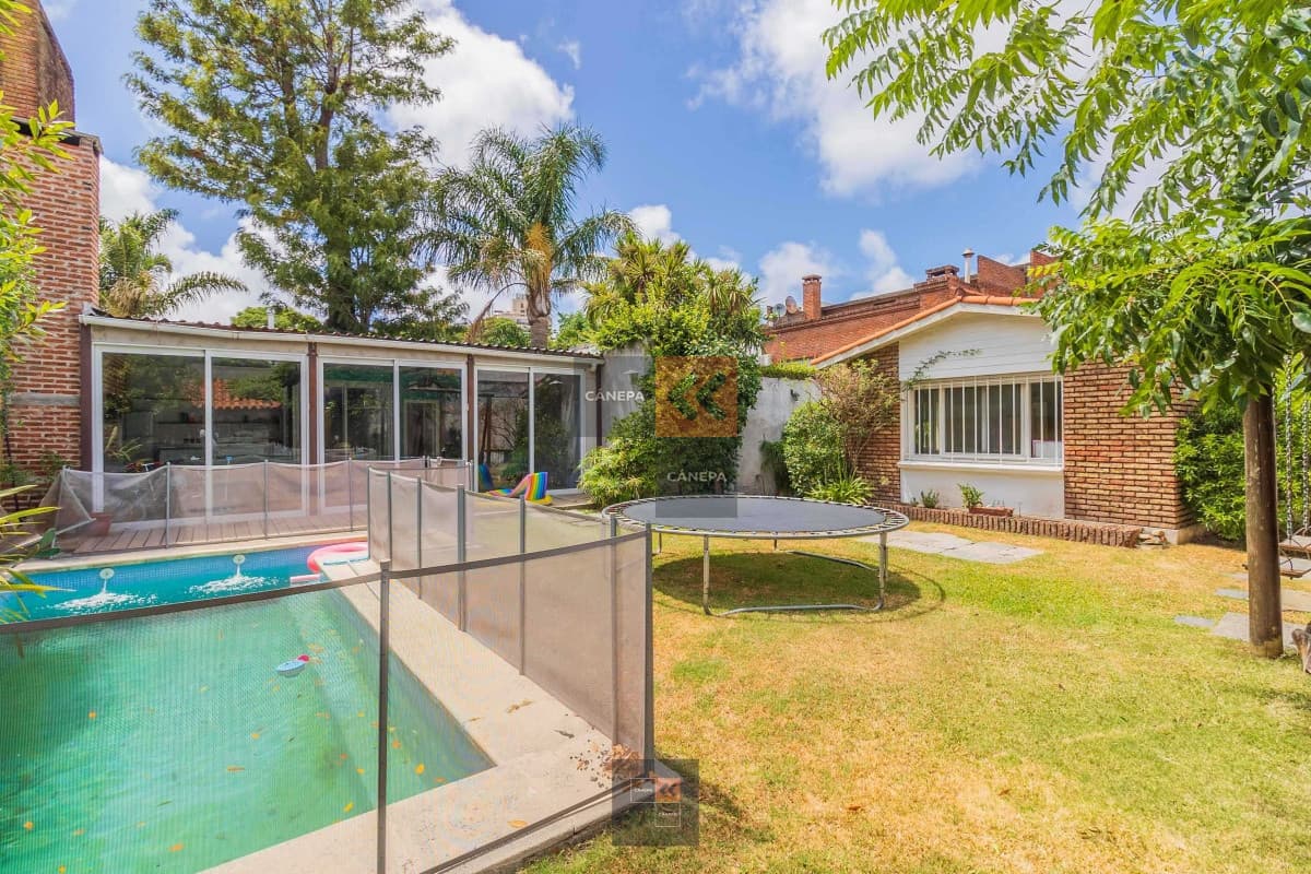 Casa a la venta en Pocitos Nuevo con jardín ! De lo que no hay