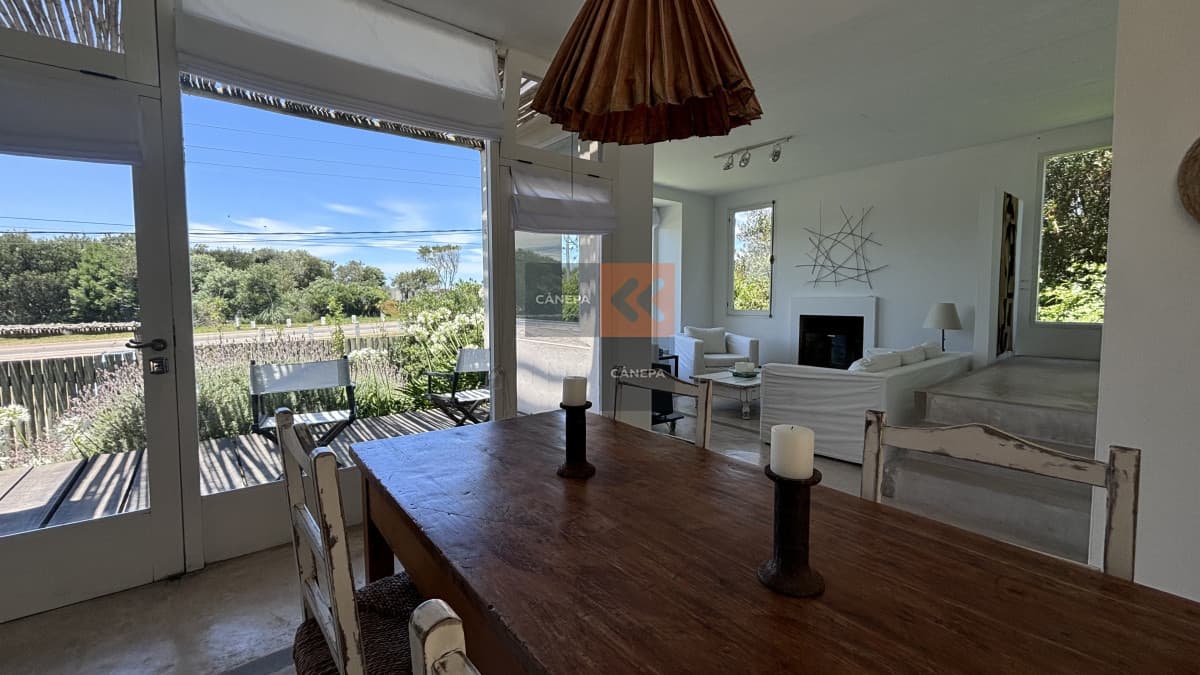 Casa en Venta en zona Punta Piedras