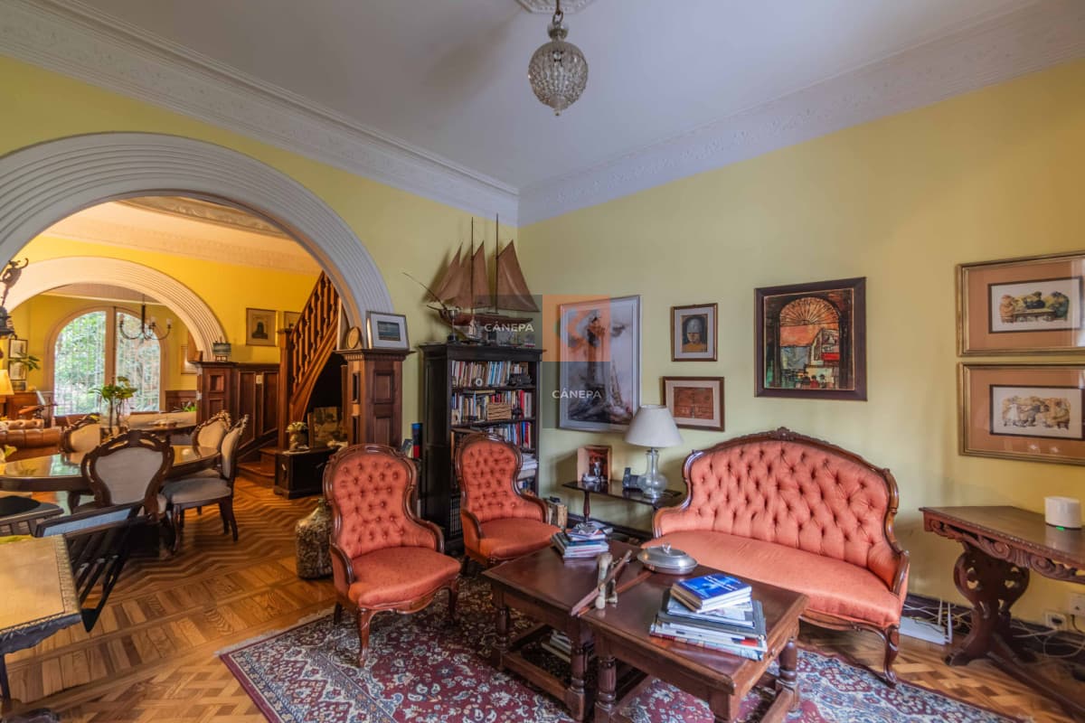Venta casa de 4 dormitorios + jardín con parrillero en Punta Carretas