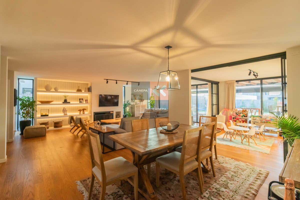 Venta casa de 3 dormitorios en la Tahona con jardín con parrillero
