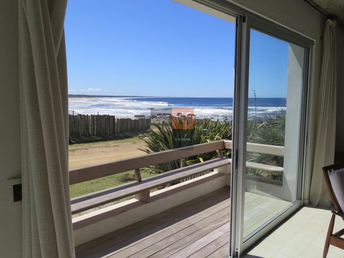Casa de 5 dormitorios en venta con espectacular vista en La Pedrera