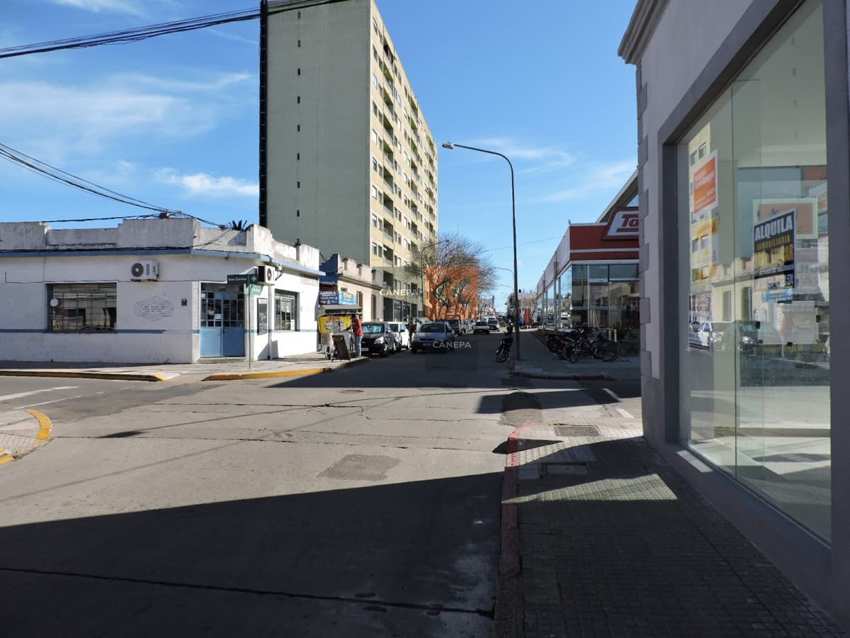 Local 240 m2 , en Centro Maldonado