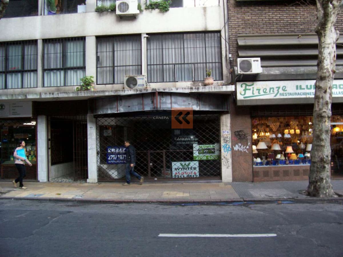 Local de dos plantas en el mejor punto del Centro.