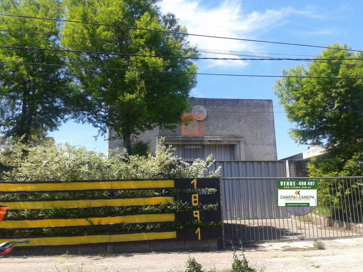 Gran local con posibilidad de anexar predio lindero en Malvin