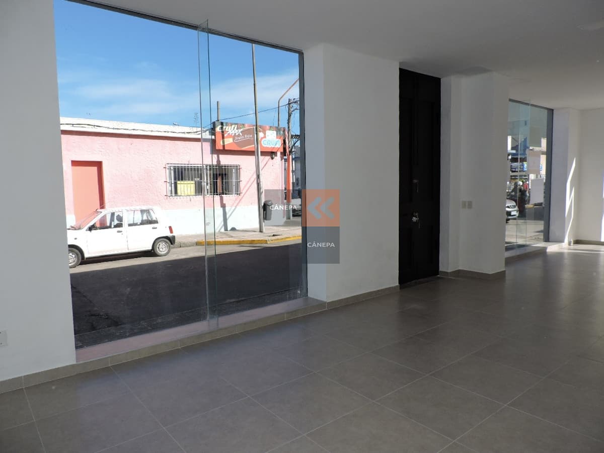 Local 240 m2 , en Centro Maldonado