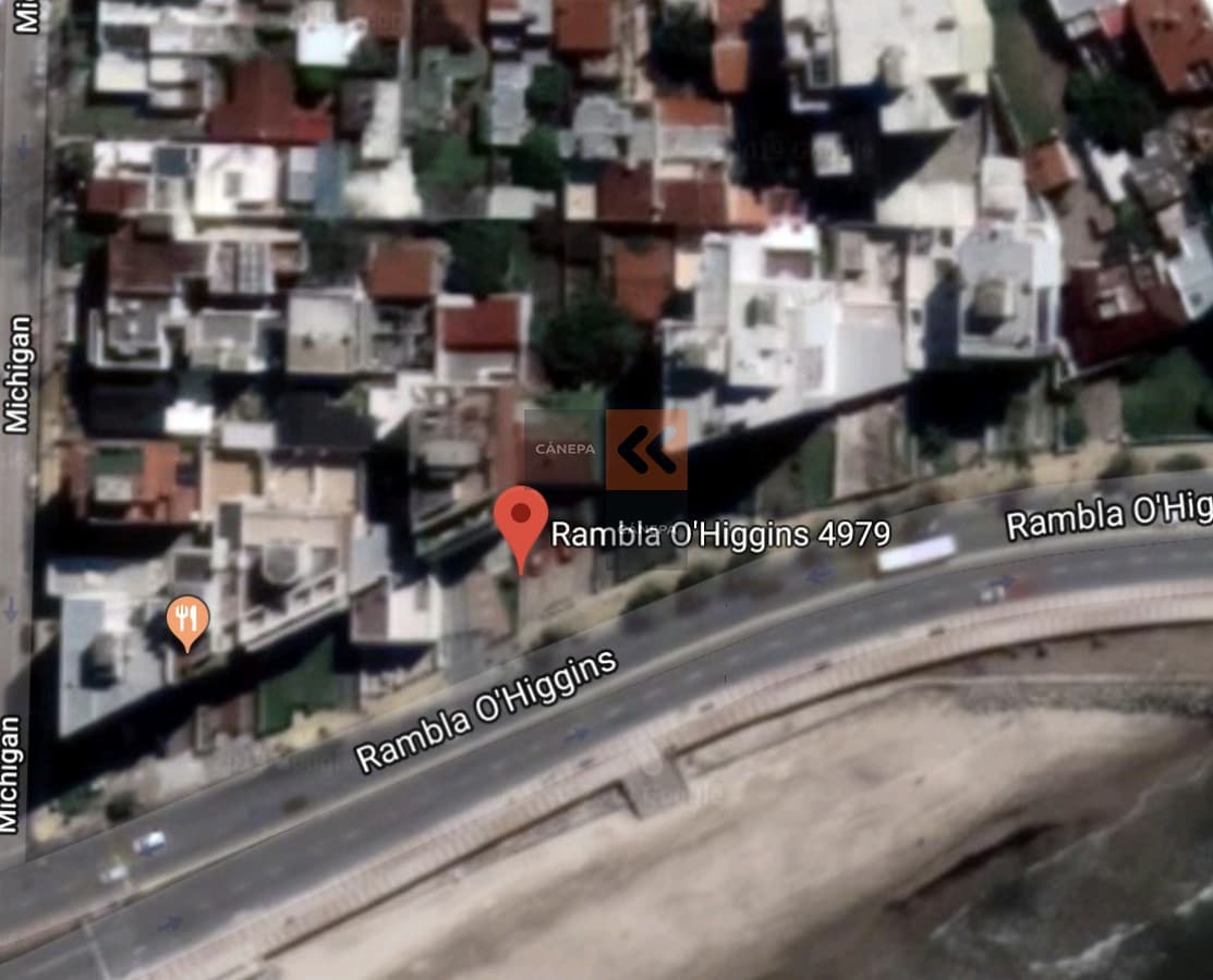 Se vende terreno en Malvín frente al mar