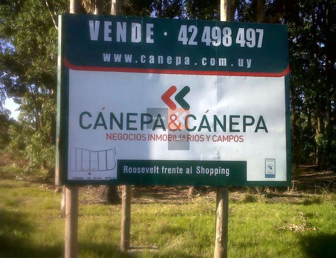 Sobre Ruta Interbalnearia en la entrada de Punta del Este