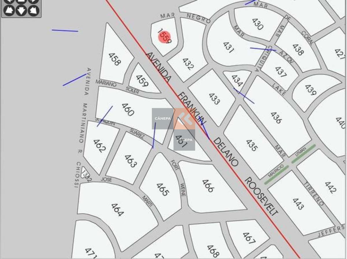 Terreno en excelente esquina para construir local comercial, con buen frente sobre Avenida Roosevelt.