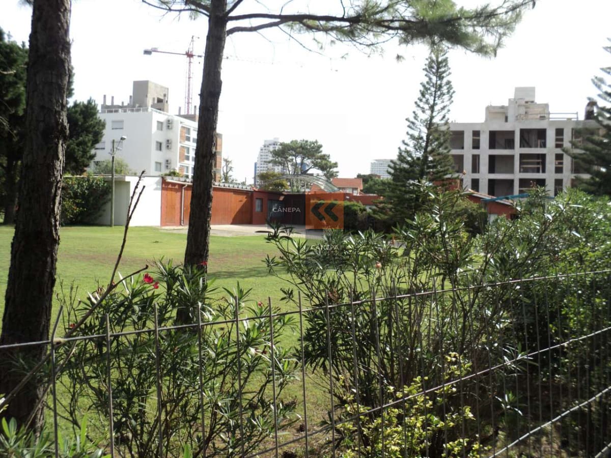 Terreno en Aidy Grill cercano al Punta Shopping.