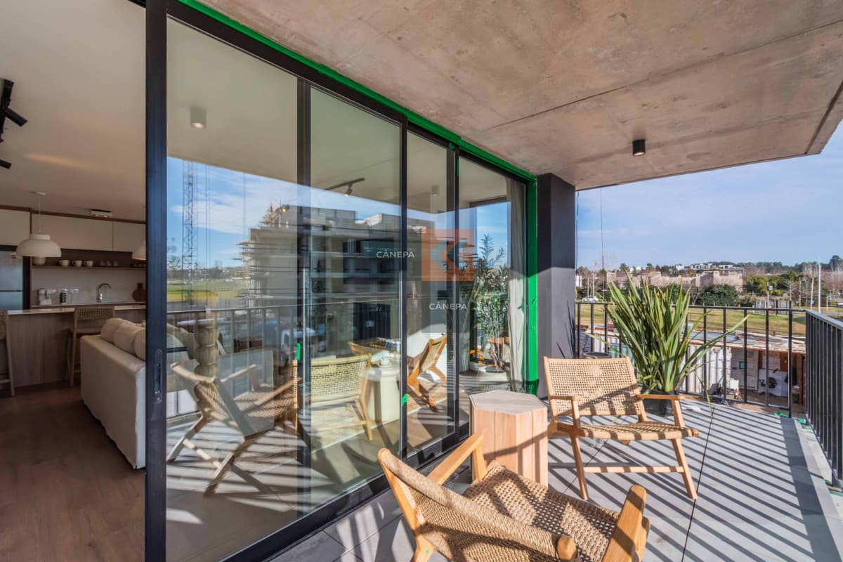 Venta apartamento de 3 dormitorios con jardín + parrillero en Av. del Polo