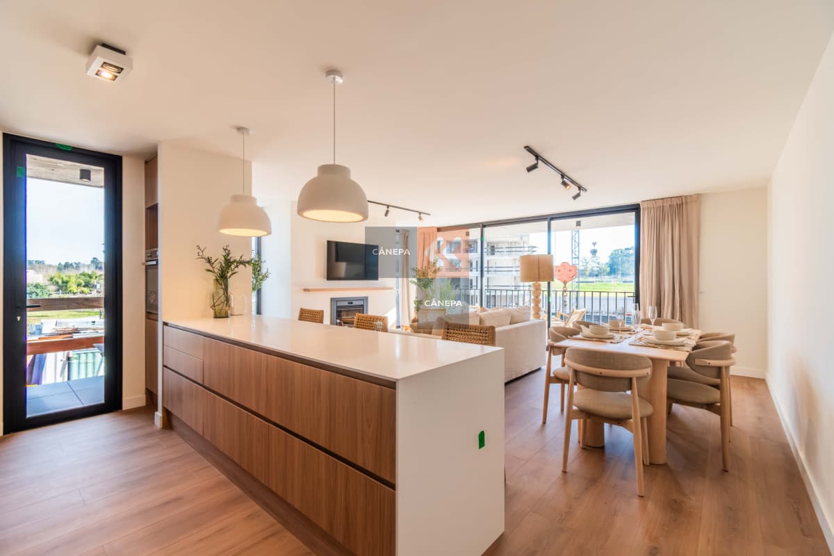 Venta apartamento de 3 dormitorios con jardín + parrillero en Av. del Polo
