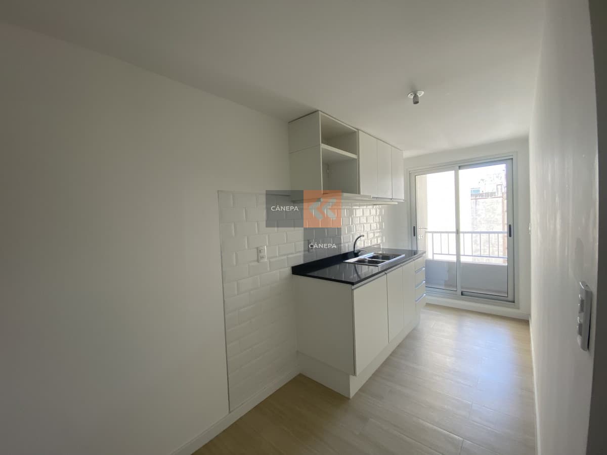 Venta con renta apartamento de 2 dormitorios en Barrio Sur