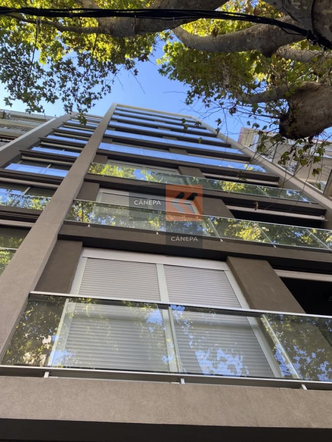 Venta con renta apartamento de 2 dormitorios en Barrio Sur