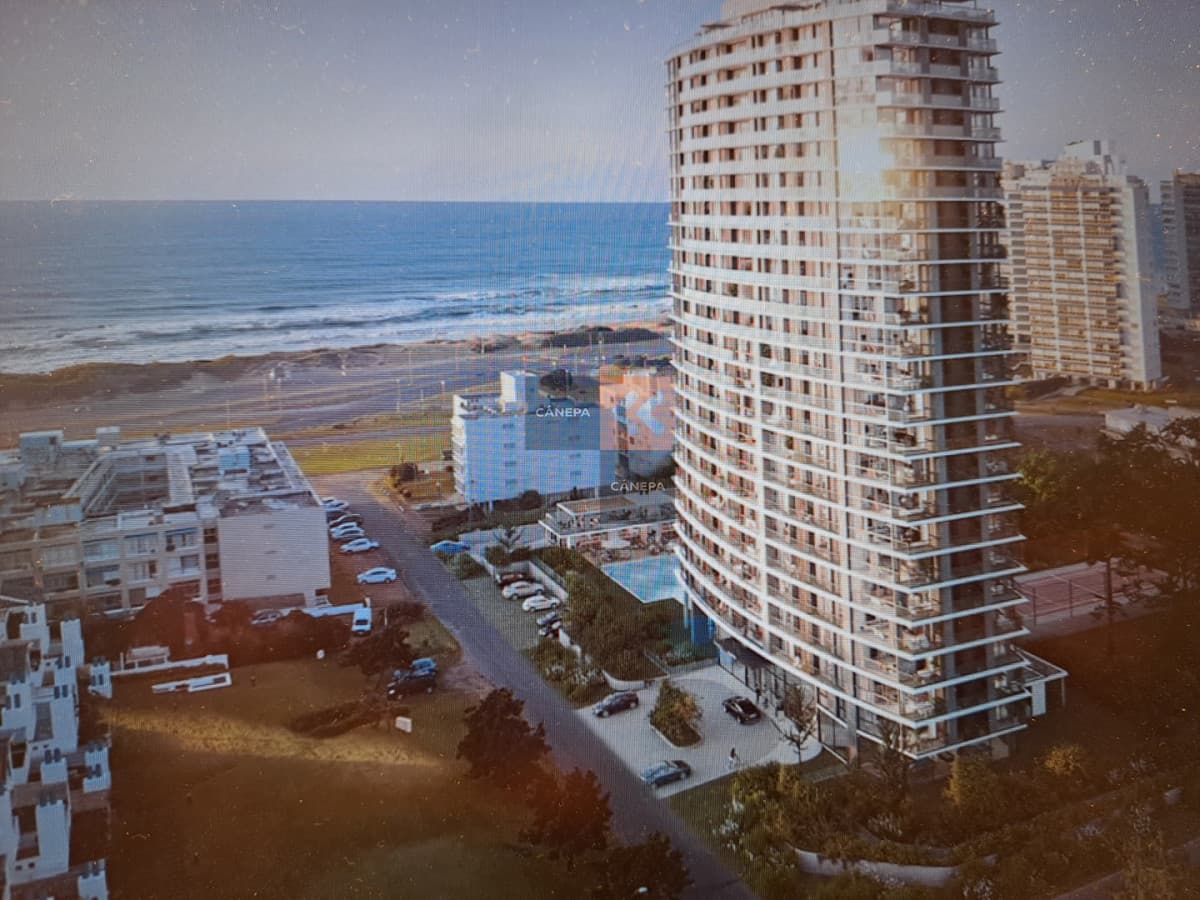 Apartamento de 2 dormitorios en venta con vista al mar