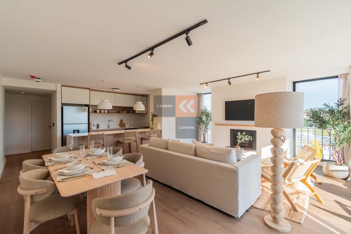Venta apartamento de 3 dormitorios con jardín + parrillero en Av. del Polo