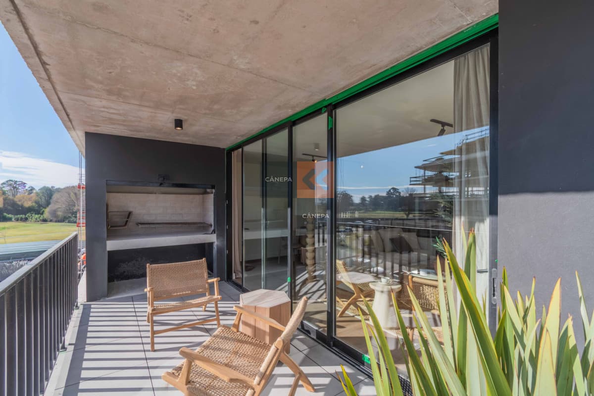 Venta apartamento de 3 dormitorios con jardín + parrillero en Av. del Polo