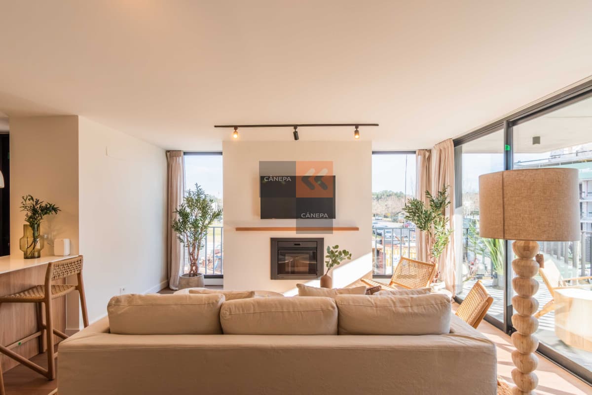 Venta apartamento de 3 dormitorios con jardín + parrillero en Av. del Polo