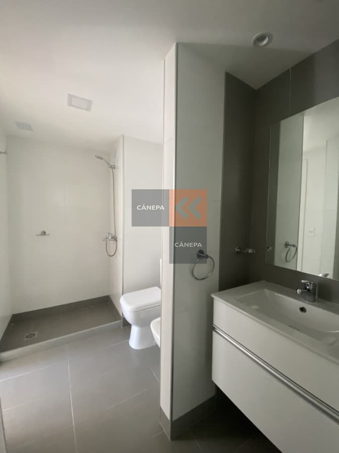 Venta con renta apartamento de 2 dormitorios en Barrio Sur