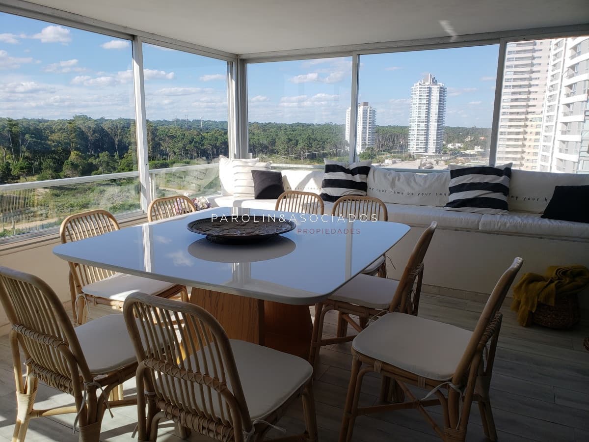 Apartamento de 3 dormitorios en Torre Tiburón, Punta del Este.