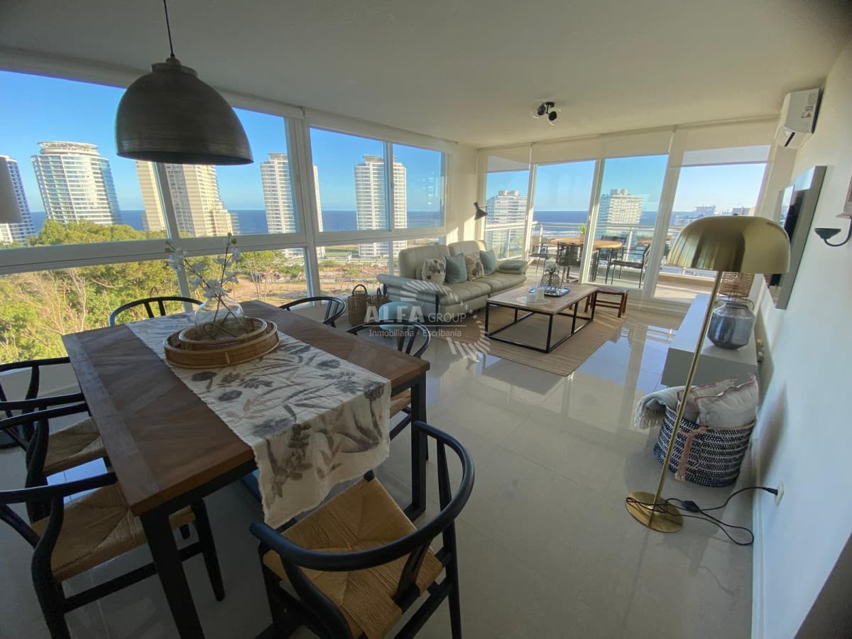 APTO en venta de 2 dormitorios con una excelente ubicación en Punta del Este !!