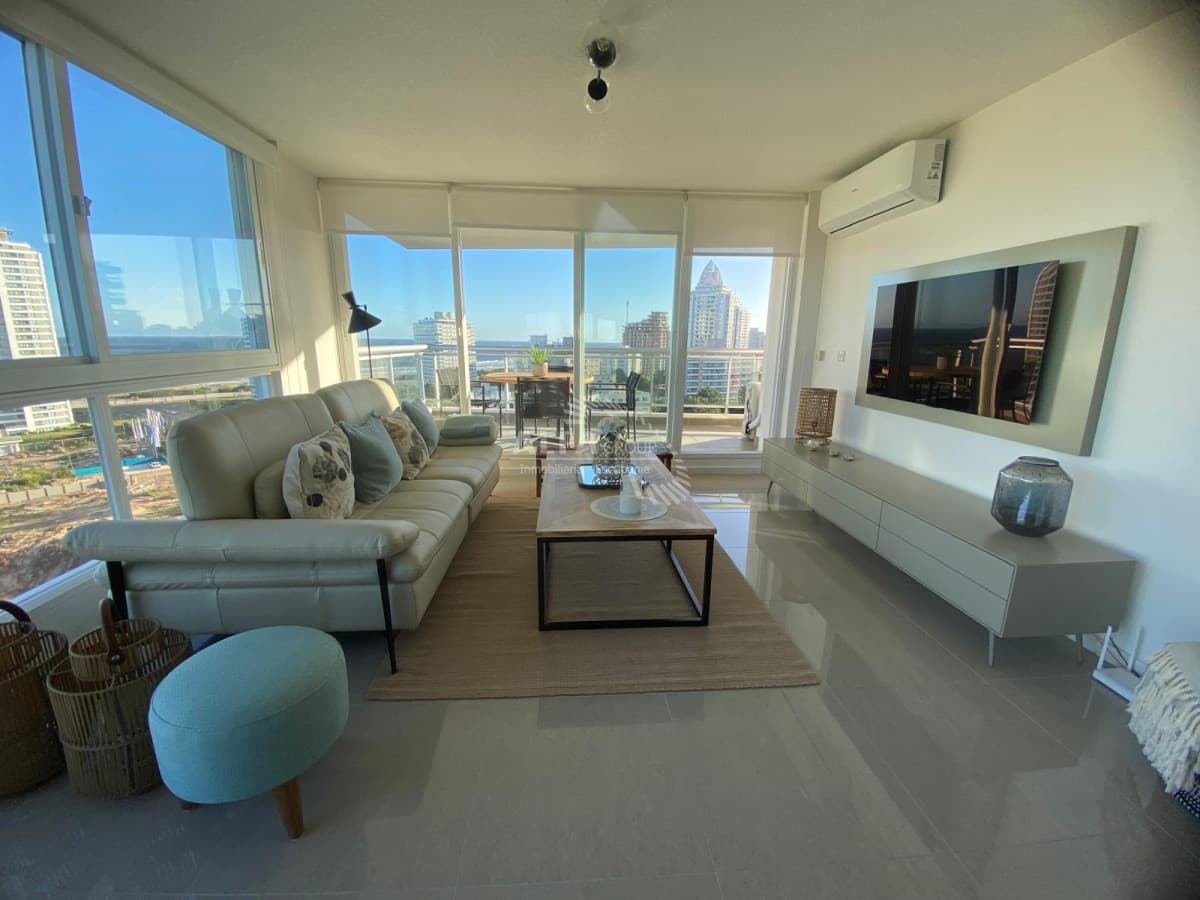 APTO en venta de 2 dormitorios con una excelente ubicación en Punta del Este !!
