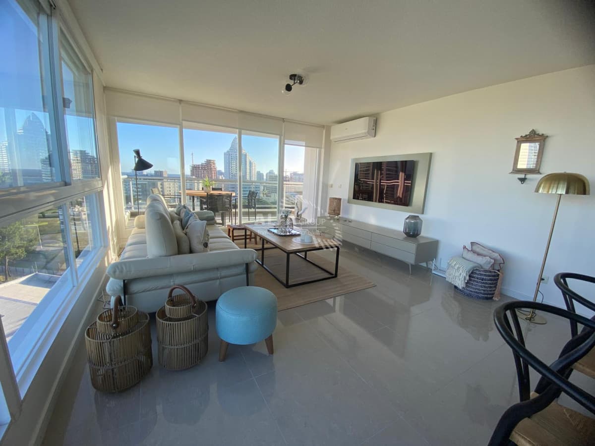 APTO en venta de 2 dormitorios con una excelente ubicación en Punta del Este !!