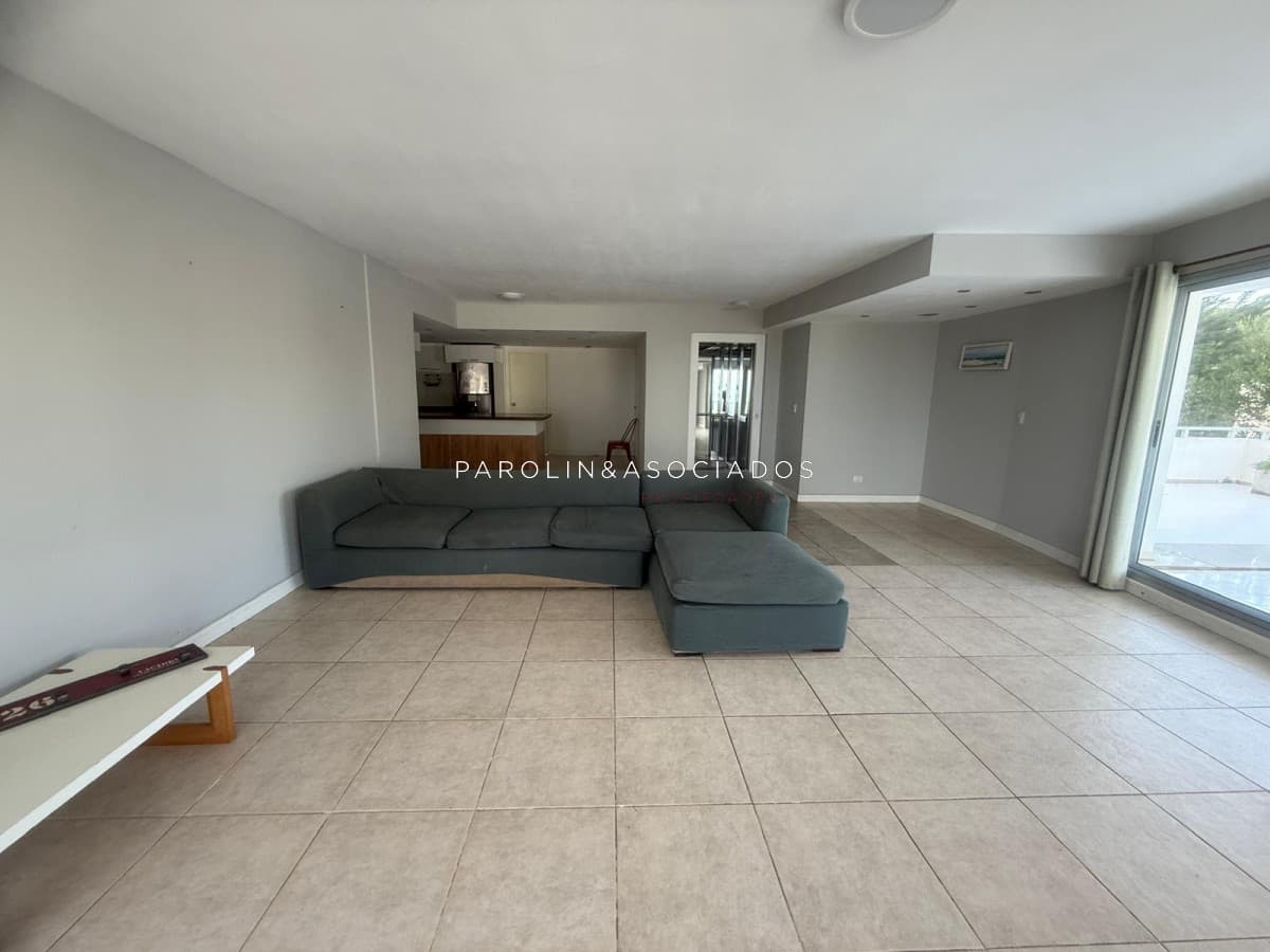 Apartamento en Venta de 3 Dormitorios en Edificio Libra