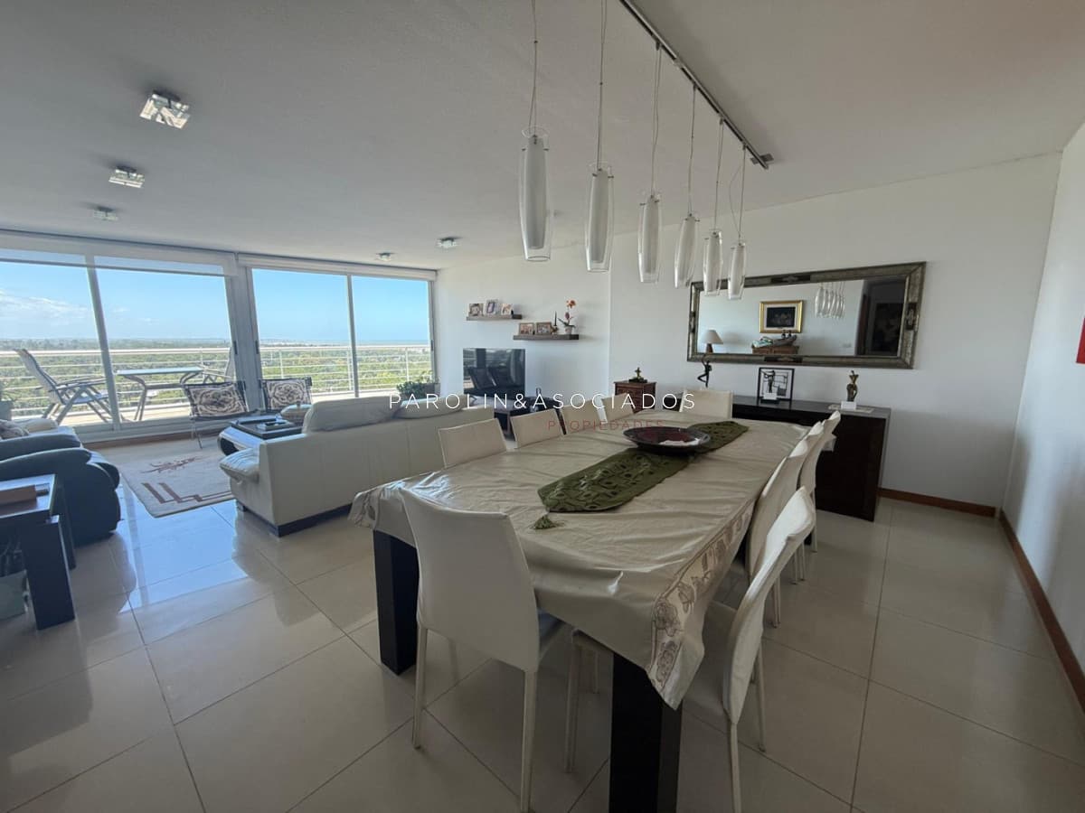 Penthouse en Venta de 3 Dormitorios en Edificio Tressesenta, Punta del Este