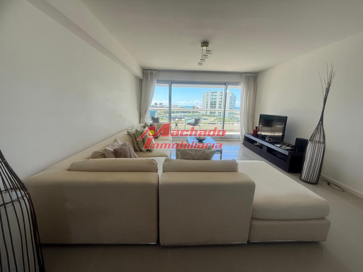 Apartamento de 3 dormitorios en venta en Punta del Este