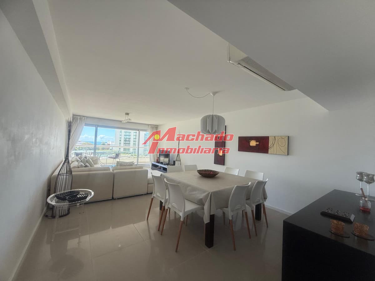 Apartamento de 3 dormitorios en venta en Punta del Este