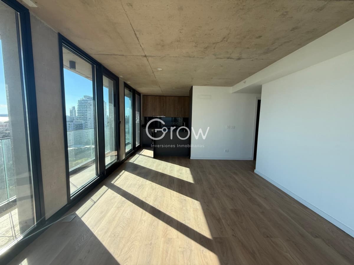 TORRE DEL ESTE PISO ALTO 3 DORM.