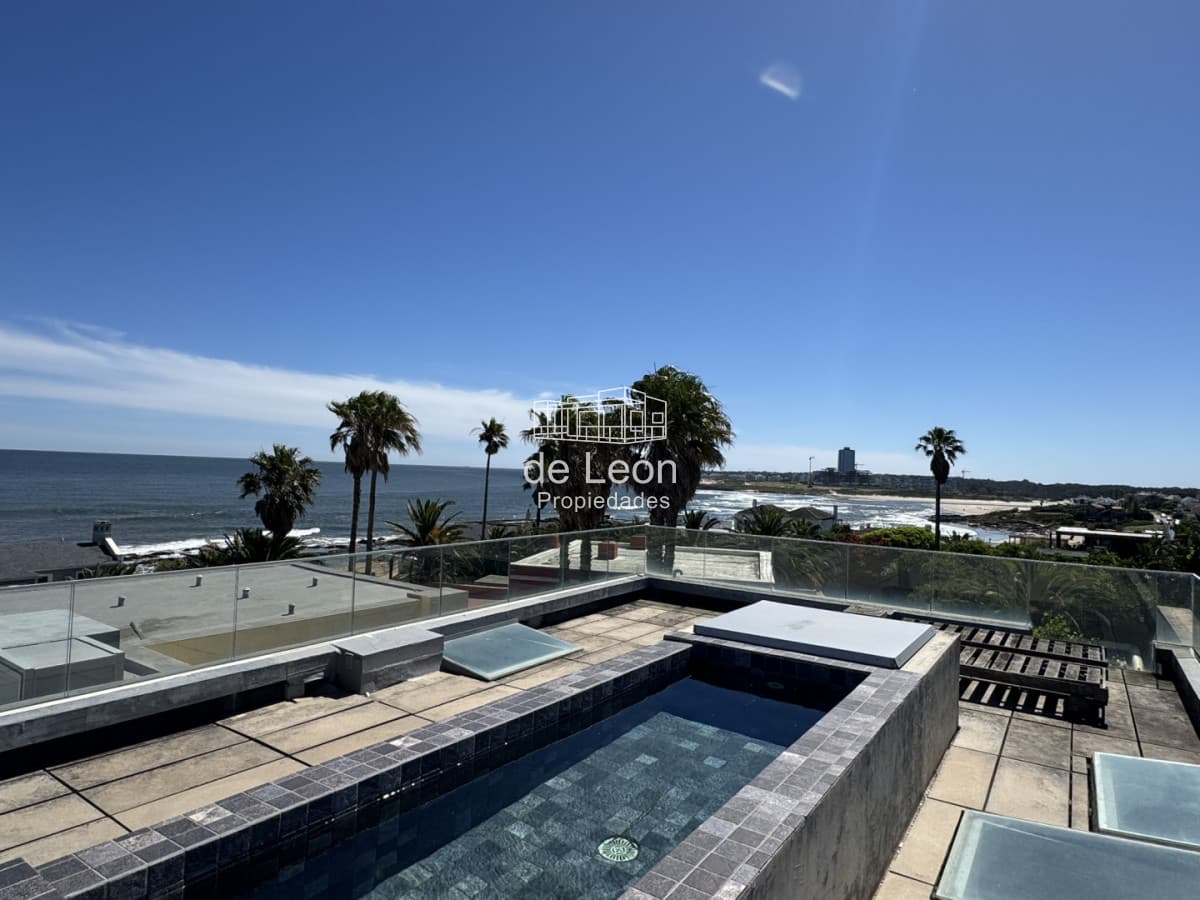 CASA EN VENTA EN LA BARRA A POCOS METROS DE LA PLAYA 5 DORMITORIOS