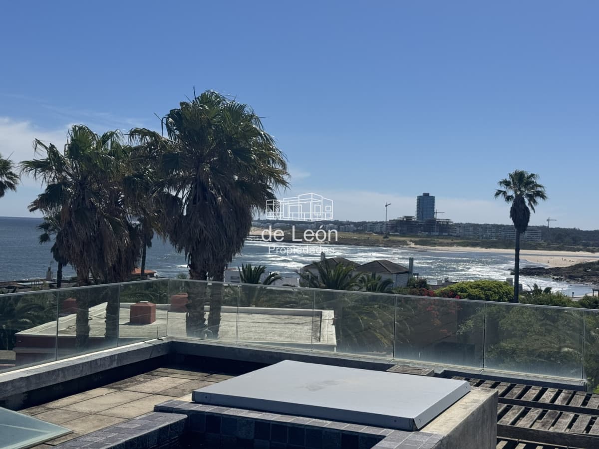 CASA EN VENTA EN LA BARRA A POCOS METROS DE LA PLAYA 5 DORMITORIOS