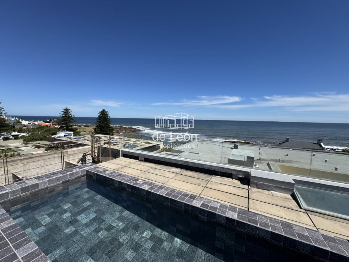 CASA EN VENTA EN LA BARRA A POCOS METROS DE LA PLAYA 5 DORMITORIOS